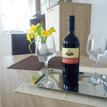 Duje Old Town Apartment *