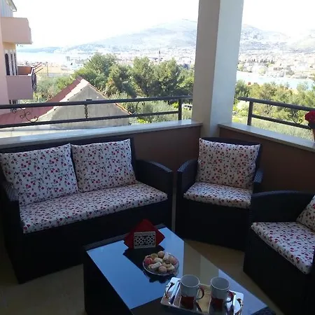 Duje Old Town Apartment *