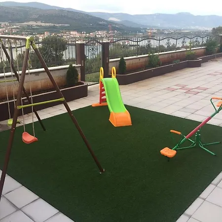 Duje Old Town טרוגיר